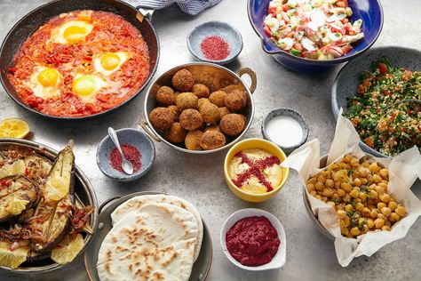 Traditional Israeli Shakshuka Recipe - CulturallyOurs Purim Recipe, Shakshuka Recipe, Stuffed Mushrooms Easy, Spiced Lentils, Shakshuka Recipes, Chicken Noodle Soup Easy, Festive Recipes, Authentic Chinese Recipes, Classic Breakfast