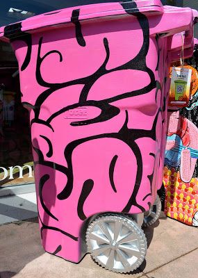 Painted Trash Cans, Graffiti Furniture, Crust Punk, Trash Art, Graffiti Style Art, Trash And Recycling Bin, Apartment Decor Inspiration, Funky Furniture, Recycle Trash