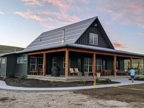 Barndonium Exterior, Barndominium With Carport, Barn Style House Exterior, Bardominum Ideas Floor Plans, Metal Building Colors Schemes, Black Pole Barn House, Barndominiums On A Budget, Black Barndominium Exterior, Small Pole Barn Homes