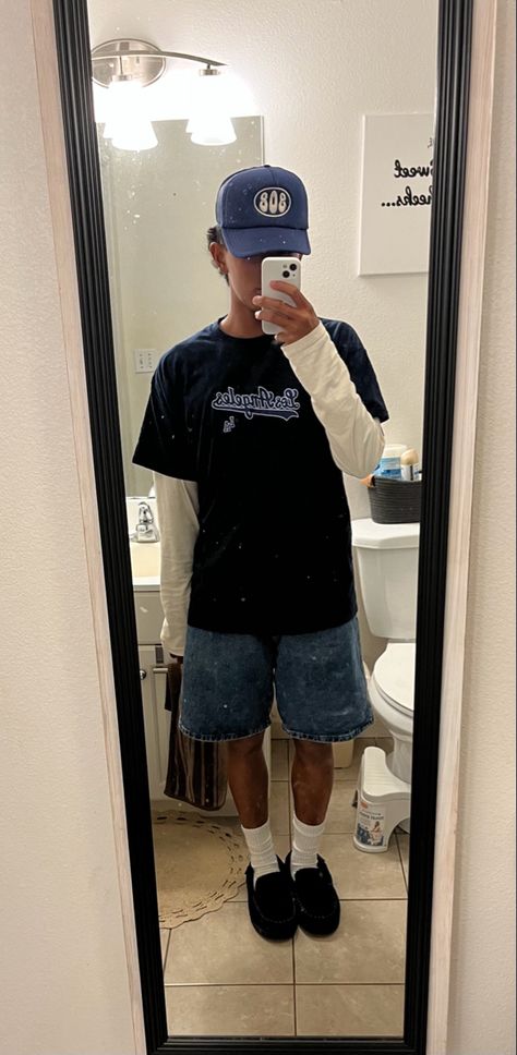 Tiktok Outfits Men, Y2k Mens Fashion Aesthetic, Y2k Summer Outfits Men, Men Y2k Outfits, Summer Outfits Men Streetwear Street Fashion, Black Tshirt Outfit Men, Mens Y2k Fashion, Y2k Mens Fashion, Y2k Streetwear Aesthetic