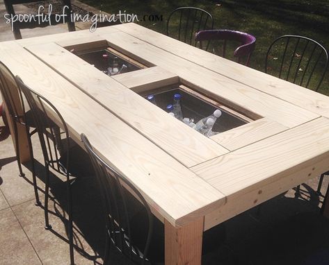 Patio Table Redo, Outdoor Furniture Ideas Backyards, Outdoor Wood Table, Backyard Table, Diy Patio Table, Diy Picnic Table, Diy Table Top, Diy Outdoor Table, Outdoor Patio Table