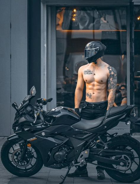 Tattooed Motorcycle Men, Tatted Guy On Motorcycle, Attractive Guy Aesthetic, Hot Motorcycle Men, Tristan Parker, Biker Guys, Motorcycle Guy, Hot Biker Guys, Biker Aesthetic