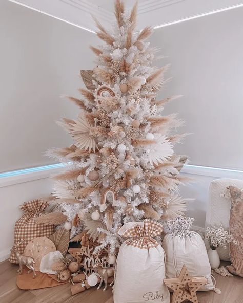 You Have to See These Flower Christmas Trees! White Christmas Tree With Pampas, White Pampas Christmas Tree, Boho Theme Christmas Tree, Boho Cristhmas Tree, Christmas Tree Pampas Decor, Boho Pink Christmas Tree, Boho Themed Christmas Tree, Christmas Tree With Pampas Decor, Pink Boho Christmas Tree