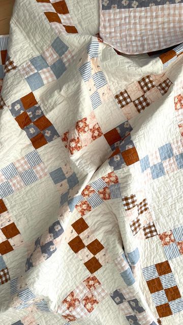 Neutral Quilt Patterns Muted Colors, Vintage Quilt Patterns Free, Scraps Quilt, Granny Square Quilt, Rustic Quilts, Vintage Quilts Patterns, Neutral Quilt, Cottage Quilt, Homemade Quilts