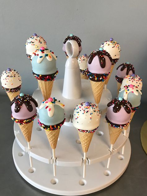 Ice Cream Cone Cake Pops, Cake Pop Recipe Easy, Ice Cream Cake Pops, Cake Pop Designs, Candy Land Decorations, Cake Ball, Cake Pop Decorating, Birthday Cake Pops, Ice Cream Birthday Party