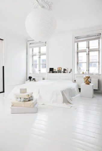 Minimal Bohemian, Design Ložnic, All White Bedroom, White Bedroom Design, Low Sofa, Minimal Bedroom, Design Bed, Life Styles, White Bohemian