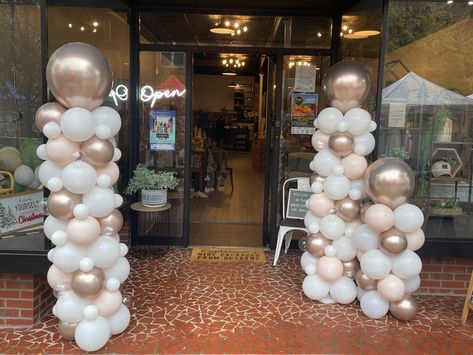 White Balloon Columns, Balloon Decorations Ideas, Prom Send Off, Balloon Arch Ideas, Champagne Balloons, Arch Ideas, White Champagne, Color Crema, Balloon Columns