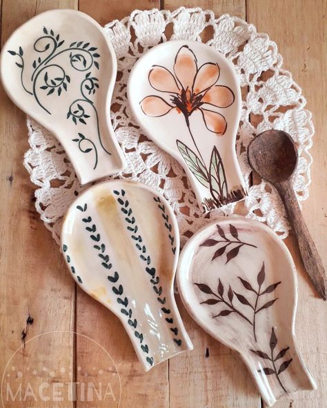 Spoon Rest Pottery Painting Ideas, Beginner Air Dry Clay Projects, Ideas Con Ceramica, Oversized Wall Decor, Window Designs, Diy Pottery Painting, Pottery Lessons, Beginner Pottery, Go Big Or Go Home