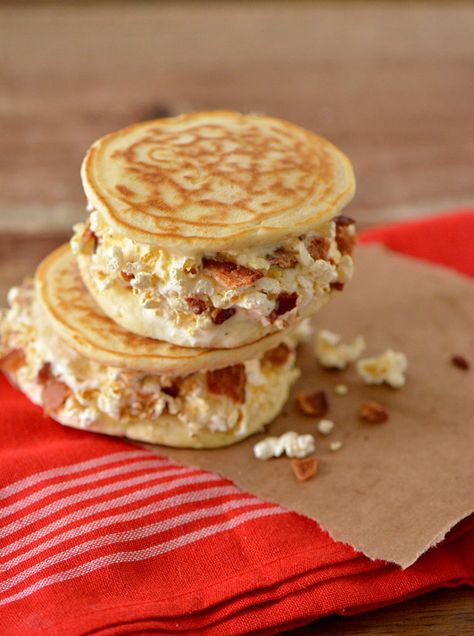 Delicious Ice Cream Recipes You Can Eat for Breakfast Pancake Ice Cream, Bacon Waffles, Bacon Pancakes, Ice Cream For Breakfast, Waffle Ingredients, Waffle Ice Cream, Parfait Breakfast, Sandwich Ideas, Delicious Ice Cream