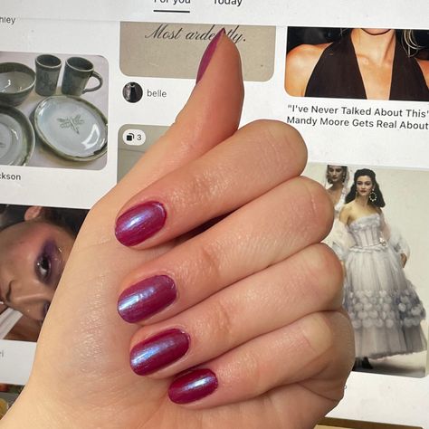 Red Metalic Nails Ideas, Red And Purple Nails Designs, Berry Chrome Nails, Purple Pearl Nails, Red Pearl Nails, Dark Purple Chrome Nails, Chrome Purple Nails, Chrome Pearl Nails, Purple Chrome Nails