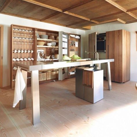 X Free Standing Kitchen Units, Organiser Cucina, Bulthaup Kitchen, Kitchen Workshop, Recessed Storage, Sliding Cabinet Doors, Freestanding Kitchen, Minimalist Kitchen Design, High End Kitchens