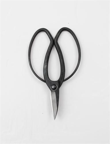 scissors | japanese: Reform Kitchen, Gardening Scissors, Japanese Scissors, Garden Scissors, Creatures Of Comfort, Paper Fabric, Sewing Tools, Japanese Design, Craft Tools