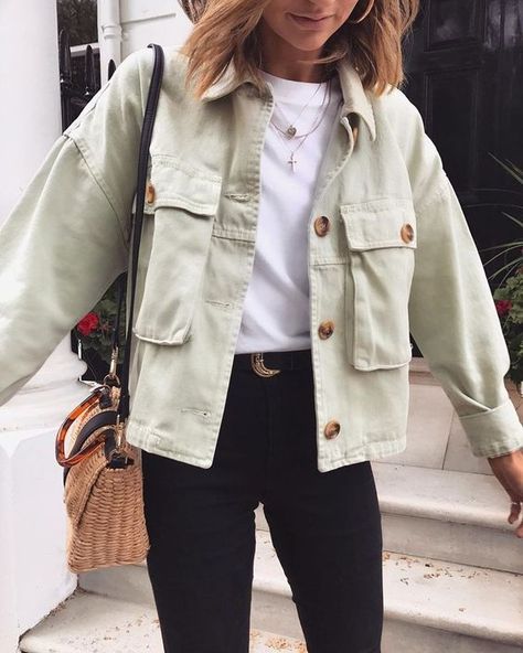 Shirt Jacket Outfit Women, Shirt Jacket Outfit, Comfy Jeans Outfit, Jacket Outfit Women, Party Aesthetic, Populaire Outfits, Comfy Jeans, Big Pockets, Outfit Jeans