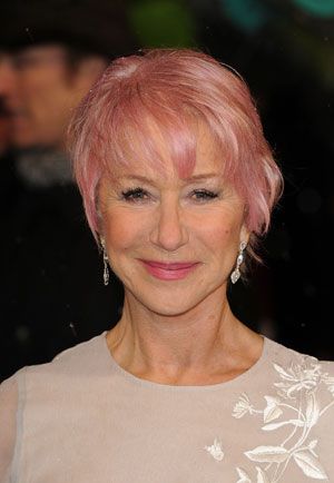 British actress Dame Helen Mirren walked the red carpet in a pink bob at the 2013 BAFTA awards in London. Spring Make Up, Pastel Pink Hair Color, Ouai Hair Oil, Light Pink Hair, Pastel Pink Hair, Hair Color Chart, Hair Advice, Mom Hairstyles, Helen Mirren