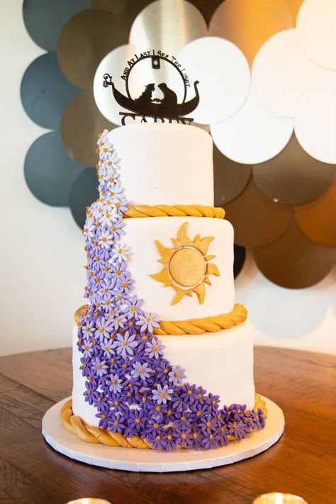 Rapunzel Cake Ideas Sweet 16, Rapunzel Quinceanera Cake, Tangled Quinceanera Theme Cake, Rapunzel 15 Theme Cake, Tangled Sweet 16 Cake, Rapunzel Quince Cake, Sweet 16 Themes Disney Tangled, Rapunzel 15 Theme, Pastel Rapunzel