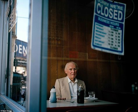 Photographer's striking shots give an insight into London in 2019 | Daily Mail Online Indesign Adobe, First Plane, Photo Pictures, London Photographer, Poses Photography, Documentary Photographers, Photoshop Art, Samar, Documentary Photography