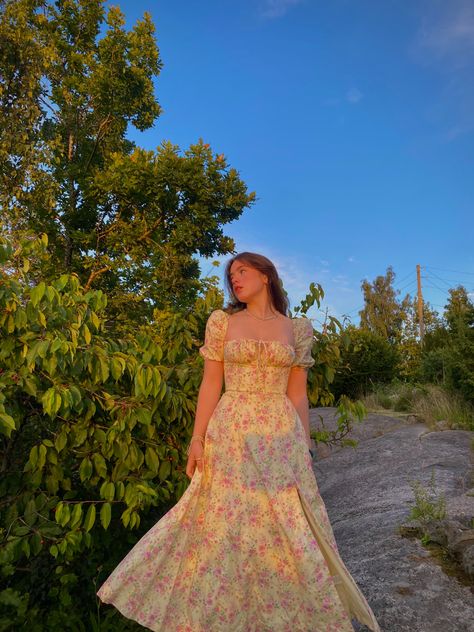 Poses With Summer Dress, Aesthetic Spring Dress, Whimsical Dress Aesthetic, Cottagecore Dress Modest, Cottage Core Photoshoot Ideas, Summer Dress Aesthetic Vintage, Birthday Dress Inspo Aesthetic, Summer Outfits Aesthetic Modest, Long Picnic Dress