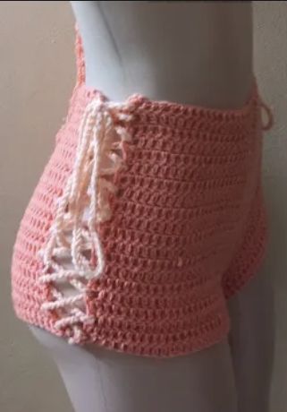 Crochet Bottoms, Crochet Business, Crochet Design Pattern, Kawaii Crochet, Crochet Clothing And Accessories, Pink Crochet, Crochet Fashion Patterns, Fun Crochet Projects, Diy Crochet Projects