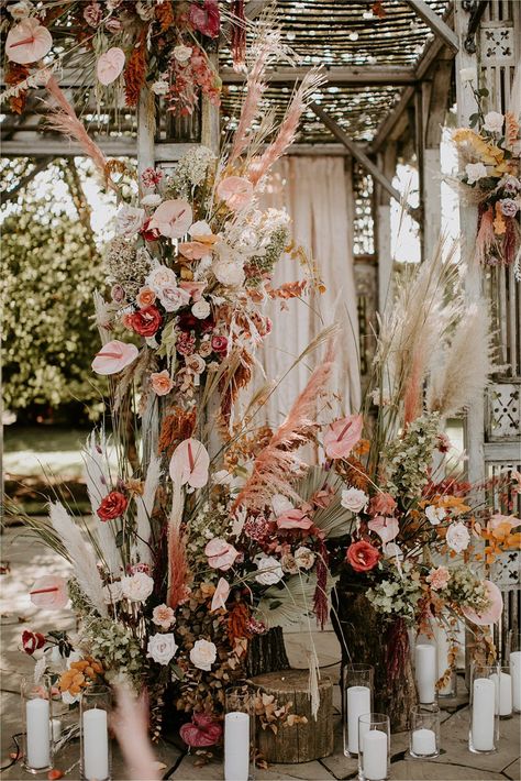 The pinks, mauve, peach, and neutral tones of this Coachella inspired wedding were beyond stunning. The couple used many vintage items such as Moroccan rugs and wicker furnishings to create the bohemian wedding of their dreams! Coachella Wedding, Pink Boho Wedding, Boho Coachella, Coachella Inspiration, Boho Wedding Cake, Ceremony Details, Earthy Wedding, Boho Outdoor, Wedding Wall Decorations