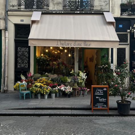 PARIS 2023 Paris Flowershop, Paris Flower Shop, Paris 2023, Instagram Paris, Floral Shop, June 19, Flower Shop, Gate, I Shop