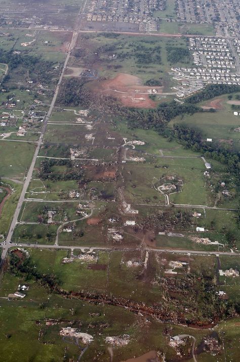 This aerial photo shows the remains of homes hit by a massive tornado in Moore, Oklahoma, on May 20, 2013 Moore Oklahoma, Tornado Pictures, Oklahoma Tornado, Tornado Damage, Storm Chasing, Wild Weather, Aerial Photo, Severe Weather, Aerial Photography