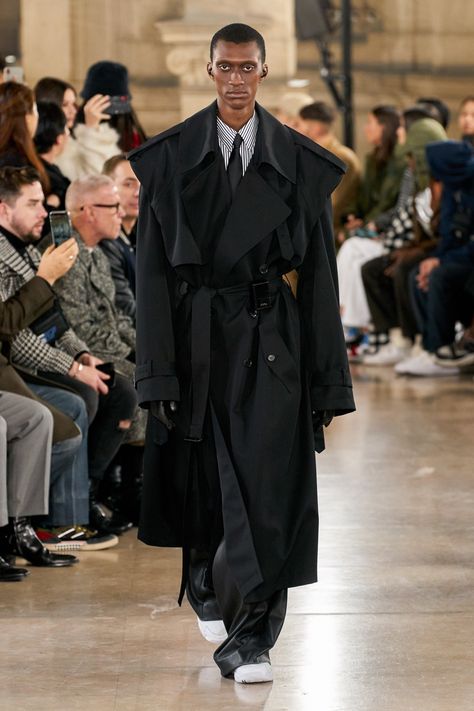 Juun.J Fall 2020 Menswear Fashion Show - Sponsored - Vogue Paris Fashion Week Men, Juun J, Men's Trench Coat, Menswear Runway, Archive Fashion, Moda Paris, Trench Coat Men, Coat Design, Mode Inspo