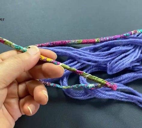 Beautiful Statement Braided Fabric Bracelet Tutorial Wrap Bracelets Diy, Fabric Bracelets Diy, Prayer Cloth, Braid Fabric, Silk Wrap Bracelets, Braided Fabric, Fabric Bracelets, Fiber Jewelry, Bracelets Diy