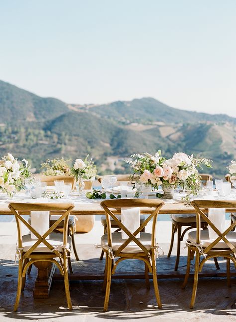 Read More: https://www.stylemepretty.com/2018/04/02/blushing-hilltop-wedding-in-malibu/ Wedding Venues In California, White Wedding Centerpieces, Malibu Rocky Oaks, Martha Weddings, Malibu Wedding, All White Wedding, California Wedding Venues, Martha Stewart Weddings, Tuscan Style