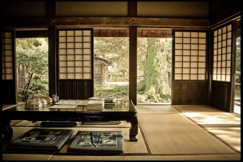 Traditional Japanese Living Room, Japanese Living Room Design, Japanese Living Room Decor, Japanese Mansion, Japanese House Interior, Japanese Style Living Room, Traditional Japanese Home, Japanese House Design, Japanese Living Room