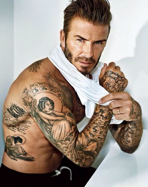 David Beckham David Beckham Shirtless, David Beckham Tattoos, David Beckham Photos, Man With Tattoos, David Beckham Style, Bend It Like Beckham, Old School Style, Inked Men, Tattoo Life