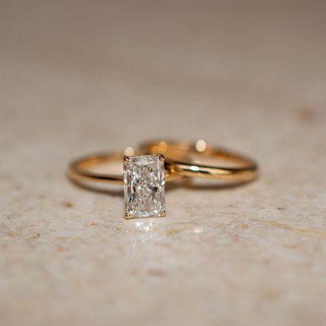 A beautifully elongated radiant cut diamond, with a hidden halo and matching plain wedding band to complete the look ✨ Details: - 2ct radiant diamond - 18x round diamonds for hidden halo - 18k yellow gold - 1.8mm wide shank (for both engagement ring and wedding band) #radiantengagementring #radiantcutdiamond #nz #hiddenhalo #aus #customengagementring Anniversary Ring Set, Radiant Engagement Rings, Halo Engagement Ring Sets, Plain Wedding Band, Radiant Diamond, Bridal Wedding Rings, Radiant Cut Diamond, Radiant Cut, Halo Engagement Ring