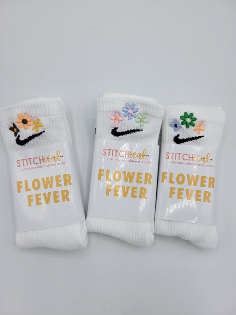 Sock Embroidery, Groovy Flowers, Boty Nike, Flower Socks, Trendy Socks, Floral Socks, Cute Clothing Stores, Cute Nike Outfits, Preppy Shoes