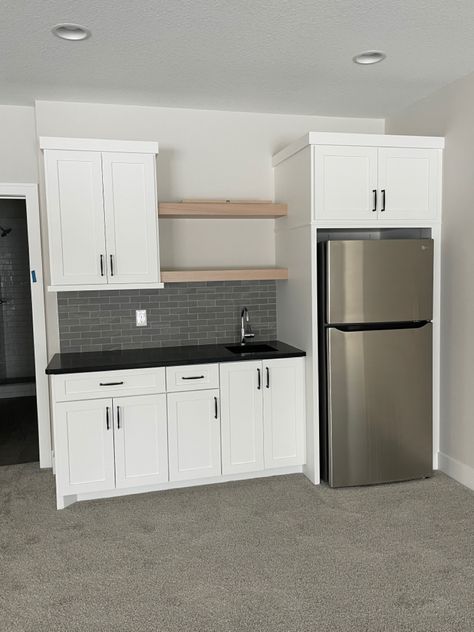 Kitchenette With Refrigerator, Kitchenette Full Size Fridge, Small Studio Kitchen Ideas Kitchenettes, Single Wall Kitchenette, Kitchenette Ideas Office, Basement Kitchenette Ideas L Shape, Basement Kitchenette Full Fridge, Coastal Kitchenette Ideas, Kitchenette Ideas No Sink