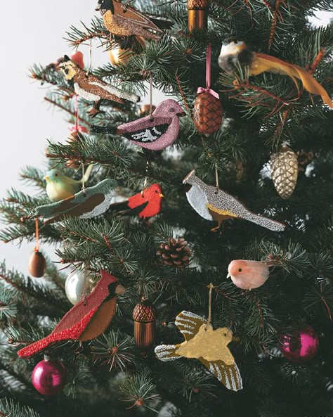 Cinnamon Bird Ornament // made by Martha Stewart Cinnamon Ornaments, Whimsical Birds, Easy Holidays Crafts, Food Ornaments, Navidad Diy, Easy Christmas Crafts, Bird Ornaments, Christmas Ornaments Homemade, Christmas Templates