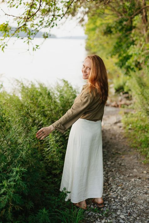 holistic wellness coach, branding photos, yoga, bodywork, hudson valley, headshots, outfit inspiration Wellness Brand Photography, Therapist Portrait, Life Coach Photoshoot Ideas, Outdoor Headshots Professional, Wellness Photoshoot, Kate Murphy, Holistic Coach, Business Shoot, Colour Palate