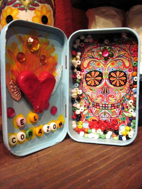 Shrines Box, Den Mrtvých, Shrines Art, Day Of The Dead Party, Day Of Dead, Altoids Tins, Day Of The Dead Art, Altered Tins, Mint Tins