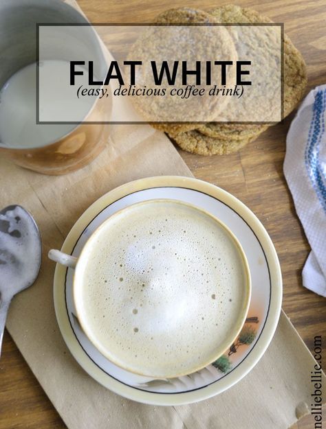 The flat white is a delicious coffee beverage popular in Australia, New Zealand, and South Africa. Essen, Flat White Recipe, Flat White Coffee, International Coffee, Australian Food, Delicious Coffee, Flat White, Coffee Creamer, Chocolate Coffee