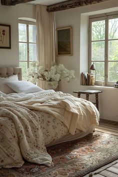 Bedroom Ideas Old Fashion, Elegant And Cozy Bedroom, Earthy Cottage Bedroom, French Theme Bedroom, Vintage Cottage Core Bedroom Ideas, Italian Cottage Bedroom, Cosy Bedroom Design, Vintage Theme Bedroom, Vintage Bedroom Inspirations