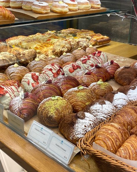 Fresh Pastries Aesthetic, Cafe Pastry Aesthetic, Aesthetic Pastries Pictures, Bakery Treats Aesthetic, Cafe Treats Aesthetic, Bakery Pastries Aesthetic, Paris Pastries Aesthetic, Breakfast Pastries Aesthetic, Cafe Pastries Aesthetic