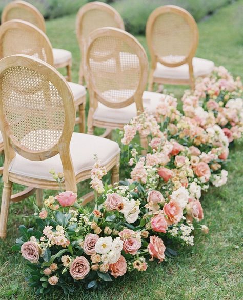 Wedding Aisle Florals, Ceremony Meadow, Romantic European Wedding, Chic Floral Arrangements, Outdoor Aisle, Flower Aisle, Wedding Stairs, Meadow Wedding, Soft Pink Wedding