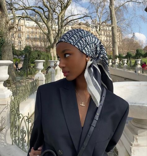 Head Scarf Outfit, Dior Scarf, Makeup Dior, Dior Girl, Dior Earrings, Scarf Outfit, Head Scarf, Dior, On Twitter