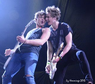 Luke and Ash on Guitar | 5 Seconds of Summer | Liz Hemmings | Flickr Ashton Irwin, 5sos Punk Edits, Luke And Ashton, 5sos Preferences, Australian Boys, 5sos Imagines, 5sos Luke, 5sos Memes, 5sos Pictures