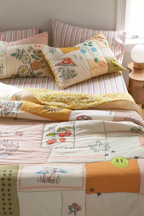 Maisie Garden Quilt | Urban Outfitters Yea Garden, Urban Outfitters Bedroom Bedding, Urban Outfitters Bedroom Decor, Hippy Room Decor, Urban Outfitters Dorm, Urban Outfitters Decor, Patchwork Bedding, Urban Outfitters Bedroom, Dream Dorm