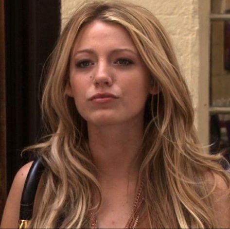 serena van der woodsen | gossip girl Serena Vdw Hair, Serena Vanderwoodsen Hair, Blake Lively Haircut, Blake Lively Aesthetic, Serena Van Der Woodsen Hair, Blake Lively Young, Legally Blondes, Gossip Girl Hairstyles, Blake Lively Gossip Girl