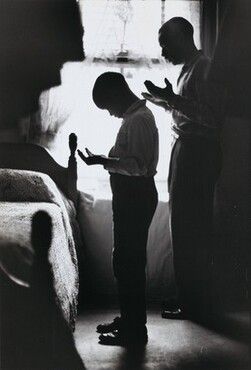 Gordon Parks Photography, Prayer Muslim, Gordon Parks, Evening Prayer, Black Fathers, Black Photography, Park Photography, Still Photography, Black Families