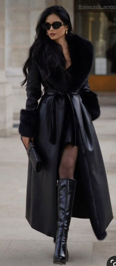 Dark Feminine Fashion Aesthetic, Giant Scarf Outfit, Classic Elegance Outfits, High Fashion Winter Outfits, Guess Outfits Women, Winter Outfits Elegant Classy, Glamorous Winter Outfits, Dark Feminine Winter Outfits, Rich Girl Winter Outfits