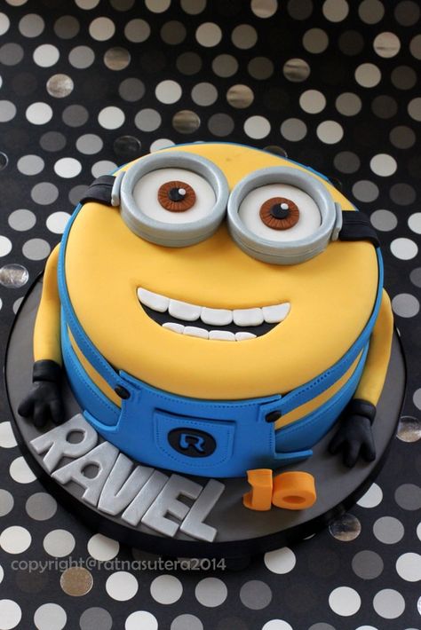 Minions Cake Ideas, 2d Cake, Despicable Me Cake, Minion Cakes, Minions Cake, Minion Birthday Cake, Minions Birthday, Minions Party, Minion Cupcakes