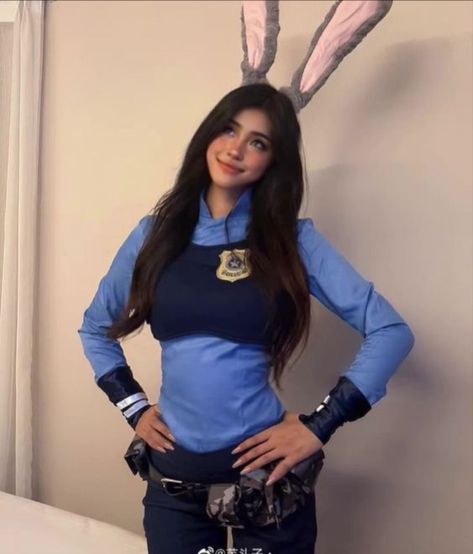 Judy Hopps Costume, Zootopia Costume, Zootopia Judy Hopps, Zootopia Judy, Pretty Halloween Costumes, Hot Halloween Outfits, Duo Halloween Costumes, Cute Couple Halloween Costumes, Trendy Halloween Costumes