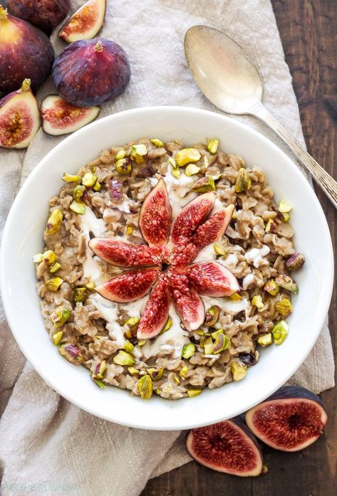 Take advantage of fresh figs and use them in this Vanilla Fig Oatmeal with Pistachios and Honey. A naturally sweet and gluten-free breakfast. Fig Oatmeal, Figs Breakfast, Low Sodium Recipes Blood Pressure, Blood Pressure Food, Fig Recipes, Oatmeal Bowls, Honey Recipes, Oats Recipes, Oatmeal Recipes