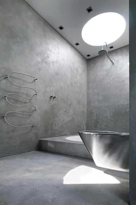 A Jutland, Denmark, house designed by Mette Nygaard and Morten Schmidt of the architecture firm Schmidt, Hammer & Lassen features a minimalist bathroom that's naturally lit with Plexiglass skylights. Read the whole story here. Circular Bathtub, Brutalist Bathroom, Denmark House, Attic Decor, Minimalist Bathroom Design, Concrete Bathroom, Bright Bathroom, Attic Bathroom, Attic Apartment